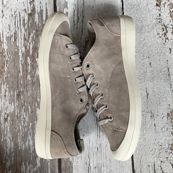 Palladium Women's Wander Lace Suede Sneaker - Picture 6 of 13